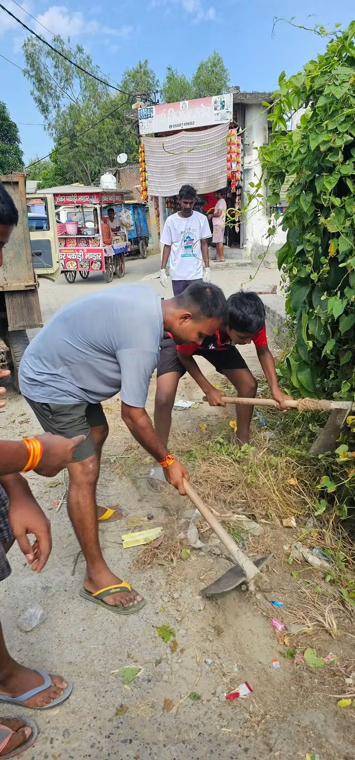 नाली अथवा सड़क निर्माण का संबंधित दृश्य; विशिष्ट स्थान की पुष्टि नहीं